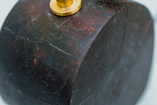 Lámpara Chocolate base-detalle - Detalle de Lámpara de mesa de madera de nogal - Yolpiq/060 -dn
