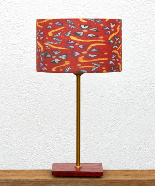 Lámpara Granate Flores-rojas - Una Lámpara de mesa de madera de Castaño con Pantalla original Yolpiq, de lino y algodón - Yolpiq/011 -dn